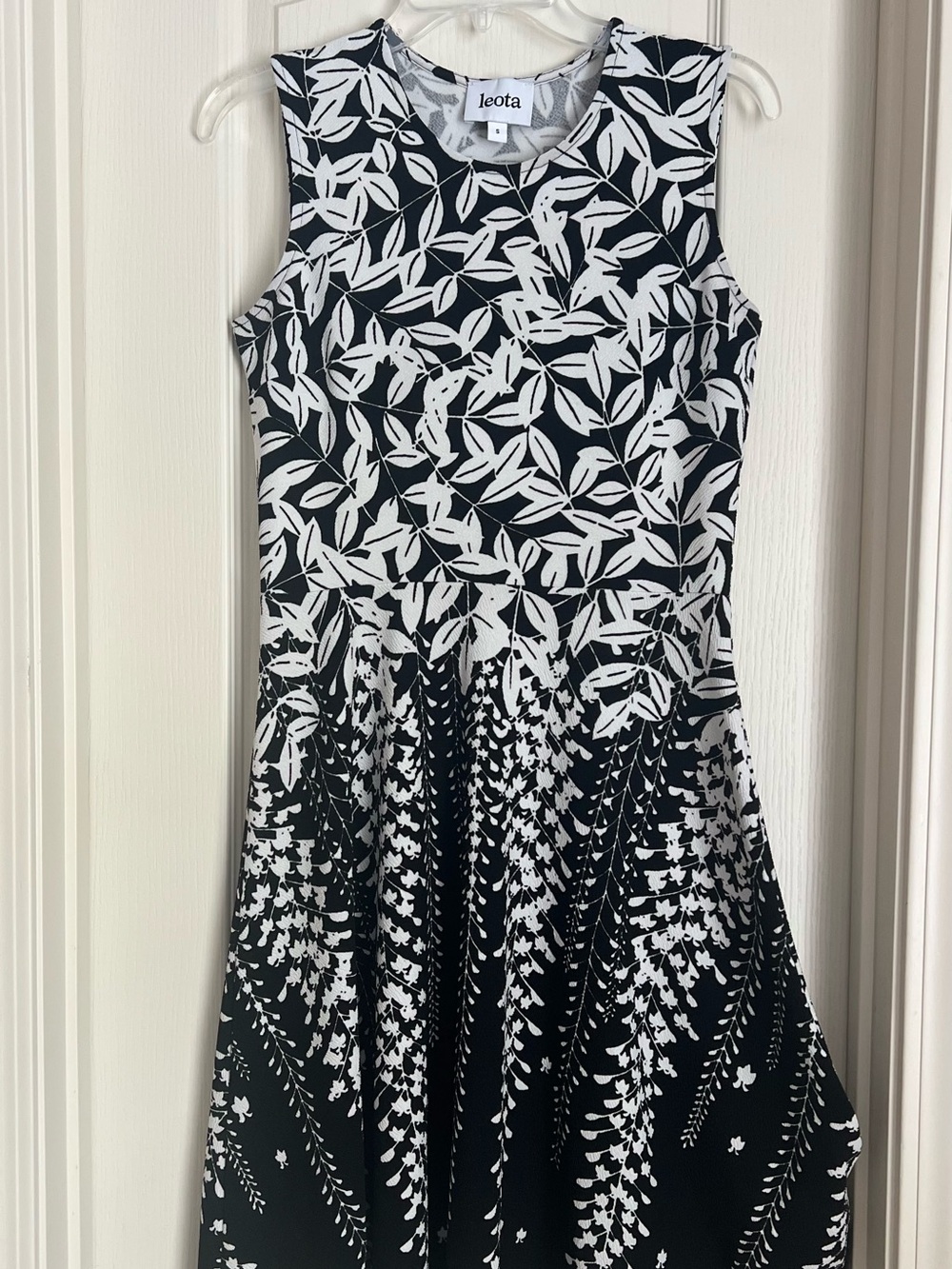 Leota Black and White Sleeveless Midi Dress with Leaf and Floral Print